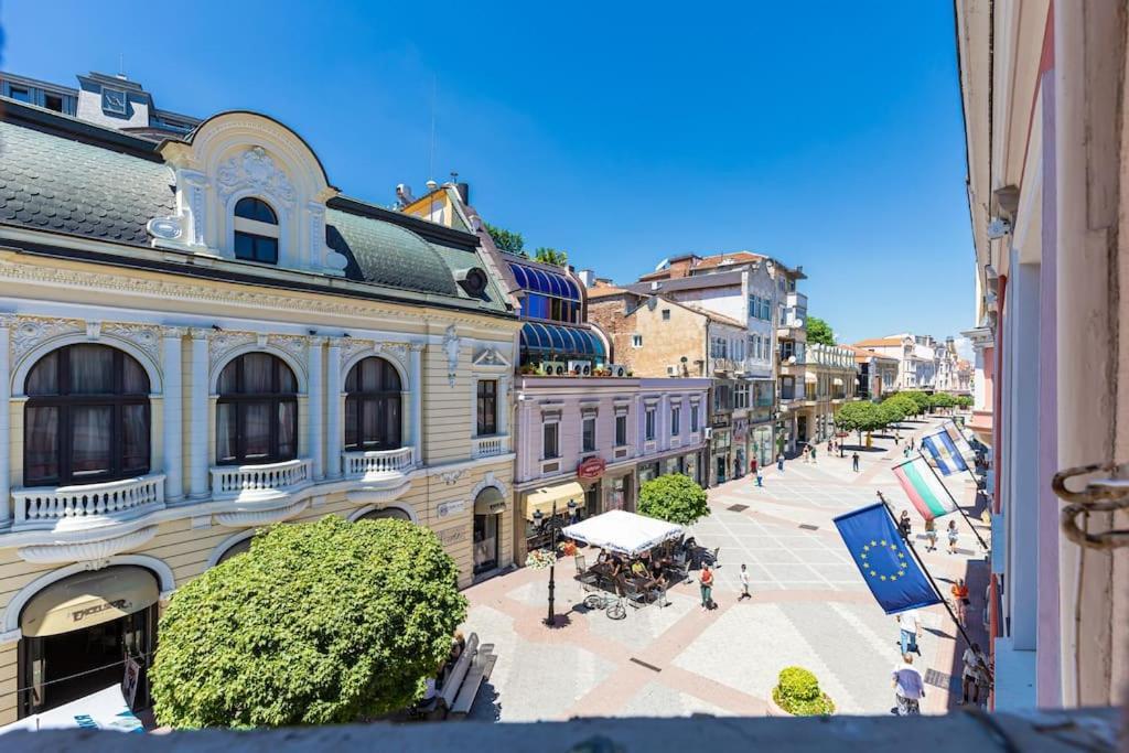 House Of History , Rooms In The Main Street بلوفديف المظهر الخارجي الصورة